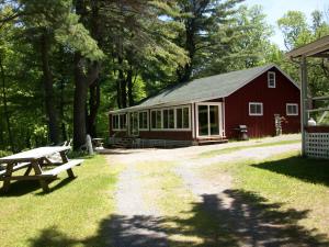 Social Media Simplifier's Clients - Cooperstown Twin Pines Cottage Weekly Rental